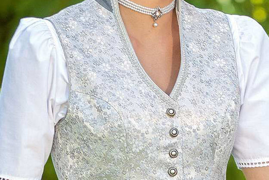 The Importance of Quality Craftsmanship in Trachtenbluse: Choosing Long-Lasting Pieces?