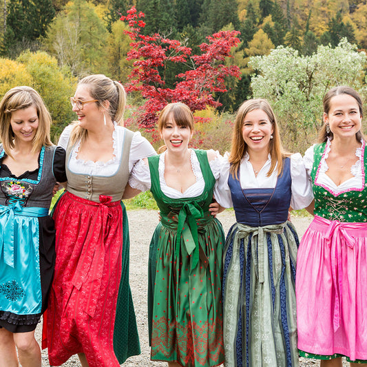 Auf Welche Seite muss die Schleife beim Dirndl?