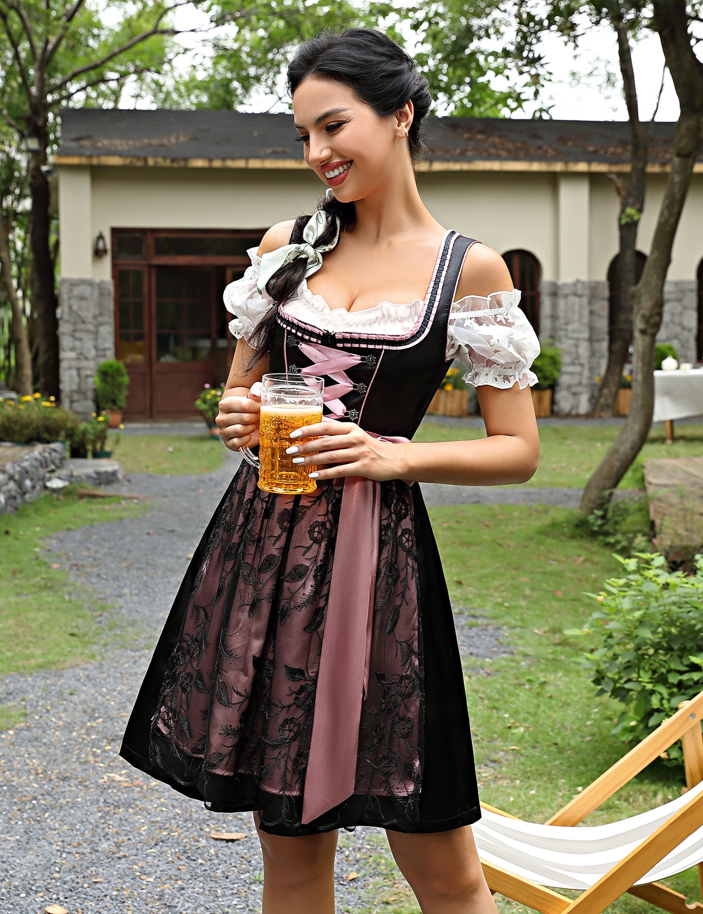WIESNFASHION Dreiteiliges Damen Bierkleid aus Satin in Schwarz